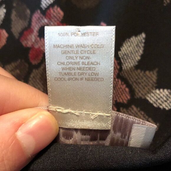 3 for $30! Loft floral tank top - Picture 4 of 6